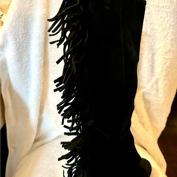 BLACK SUEDE BOOTS WITH FRINGE BACK N LEATHER LACING ON TOP OF BOOT - Picture 5 of 10